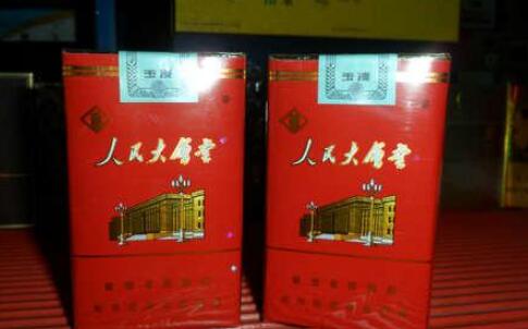 彩色烟雾的高端香烟